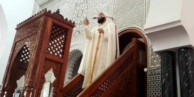 Bolehkah Khatib dan Jemaah Minum Saat Khutbah Jumat?