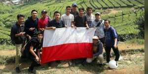 Parah, Para Remaja Ini Anggap Insiden Bendera Terbalik Lelucon