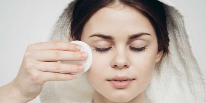 5 Cara Alami untuk Menghilangkan Kantung Mata yang Menyebalkan