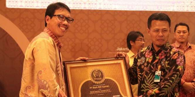 BNI Syariah Sabet Penghargaan Bank Syariah Terbaik 2017