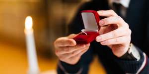 Cincin Tunangan Rp22 Juta Dianggap Murah, Tepok Jidat!