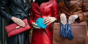 Tren Aksesoris Baru, Pakai Tiga Tas Sekaligus