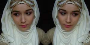 3 Cara Padukan Jilbab dengan Aksesori di Kepala