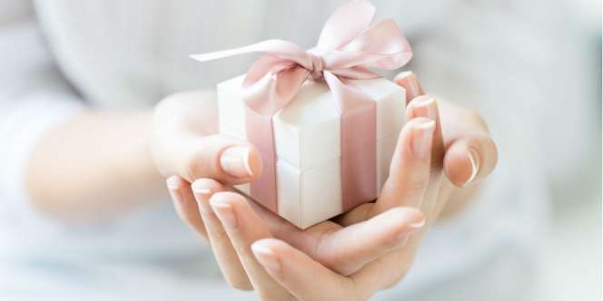 Pilihan Hadiah Spesial untuk Pasangan di Hari Bahagianya