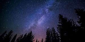 Penjelasan Mengapa Langit Malam Selalu Gelap