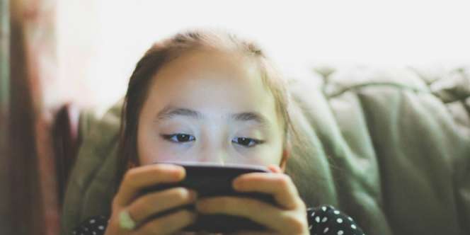 Lakukan Hal Ini Saat Anak Punya Ponsel untuk Pertama Kalinya