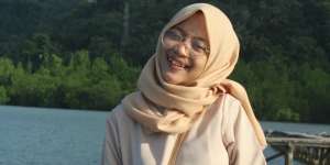 Ke Pantai Pakai Warna Lembut? Nggak Masalah Buat Faramitha