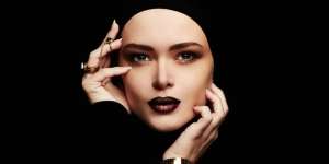 Aturan Penting Hijabers Berlipstik Gelap