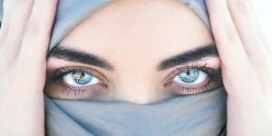 Malas Buka Lensa Kontak Selama 5 Bulan, Astaga yang Terjadi...