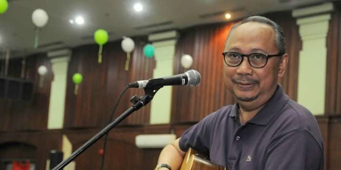 Menunggu Kejutan Konser Cinta Ebiet G Ade