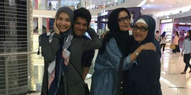 Ibunda Shireen dan Zaskia Sungkar Curhat di Medsos, Ada Apa?
