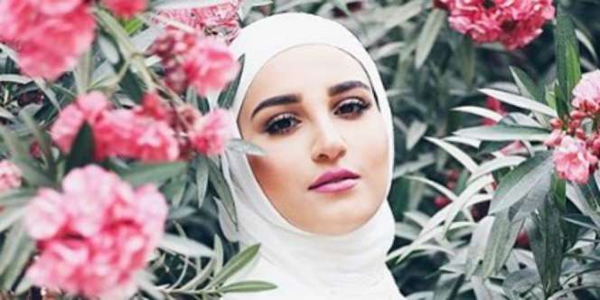 Inspirasi Berbusana Serba Putih di Hari yang Suci