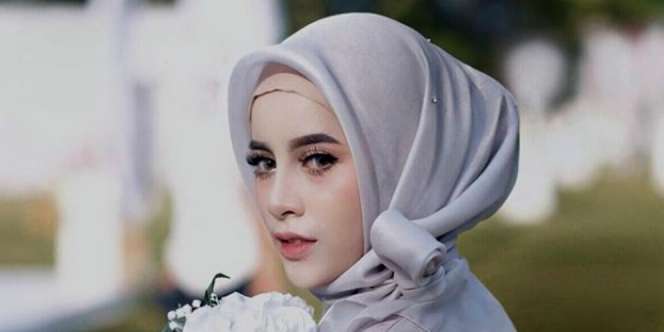 Tetap Flawles dalam Balutan Hijab Warna-Warni Saat Idul Adha