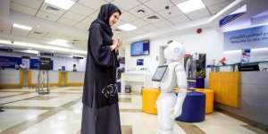 Bukan Lagi Manusia, Nasabah Bank Ini Dilayani Robot