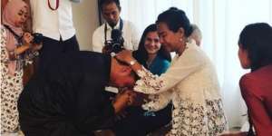 Bikin Haru, Hamish Daud Sungkem Minta Restu ke Ibunda