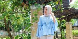 Lebih Variatif, Atasan Ruffles Makin Modis untuk Hijabers
