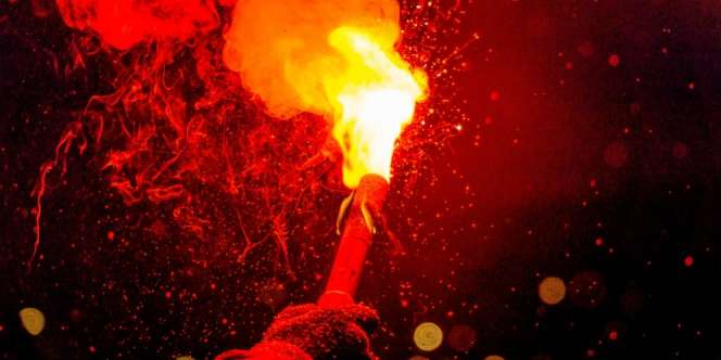 Detik-detik Ledakan Kembang Api yang Tewaskan Suporter Timnas