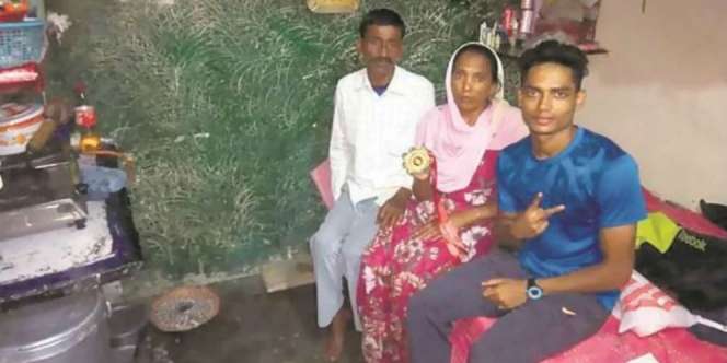 Ayah Tukang Becak, Ibu Pembantu, Anaknya Pahlawan Bangsa