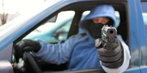 Aksi Koboi, Mobil Avanza Ditembaki di Jalan Layang Arah TVRI