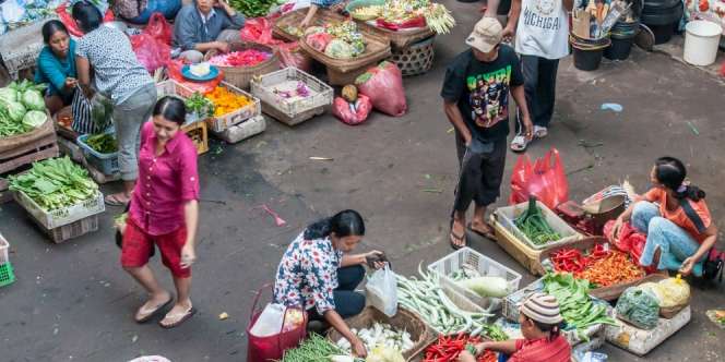 3 Kebiasaan Belanja Emak-emak Zaman Dulu, Layak Ditiru