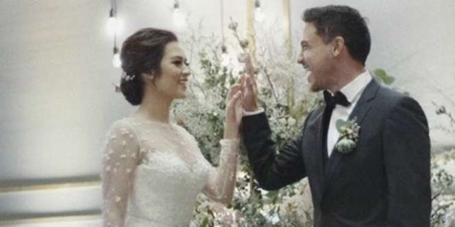 Menaksir Harga Gaun Pengantin Raisa
