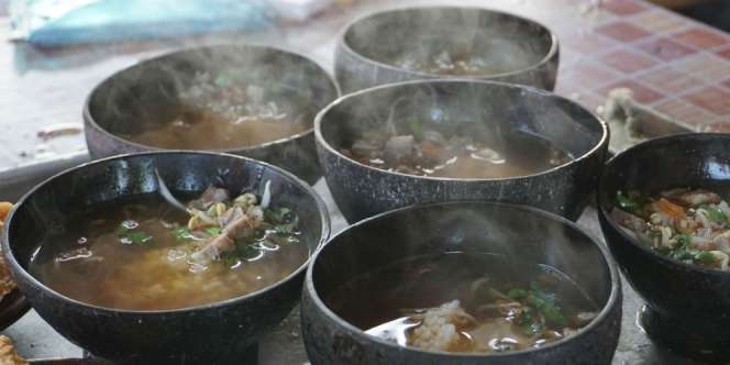 Mau Wisata Kuliner Tak Biasa di Jogja? Coba Saoto Bathok Saja
