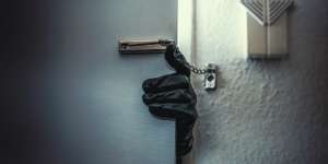 Rampok Gasak Rumah Bos Perusahaan, Lihat Balasannya