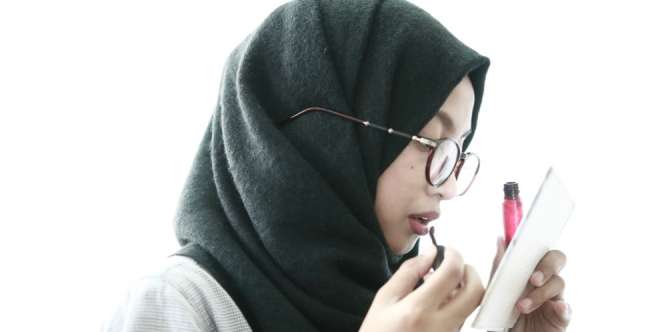 Bahaya Mengerikan Pulas Lipstik Setiap Hari