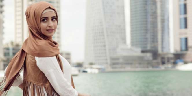 Outfit 70-an Ngetren Lagi, Wajib Buat Hijabers!