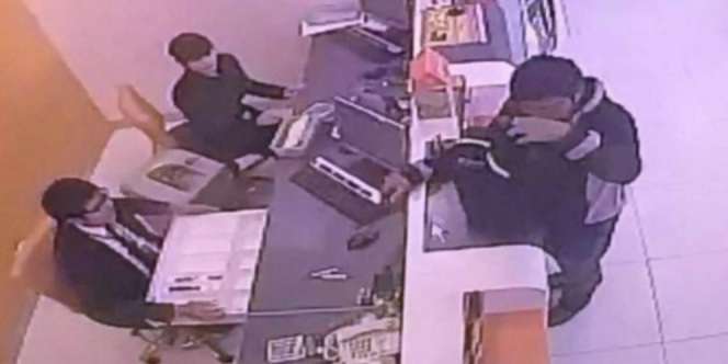 Begini Jadinya Jika Pria Santun Rampok Bank 