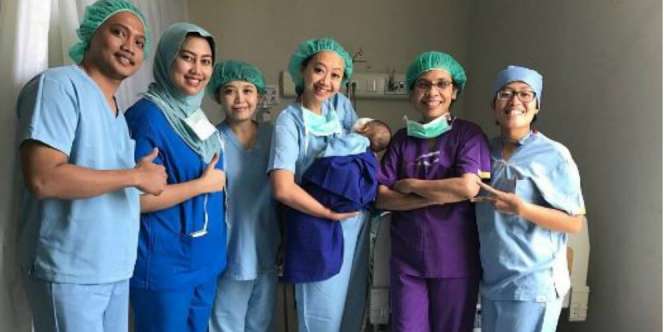 Bayinya Terkena Katarak, Ini Cerita Asri Welas