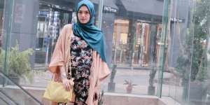 Cindy Levina: `Playful Look` dengan Motif Bunga