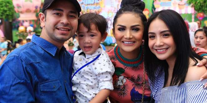 Baju Nagita di Ultah Putri KD Ramai Dibicarakan, Ada Apa?