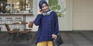 Paduan Palazzo Kuning & Blus Navy dari Lungguh Triastuty