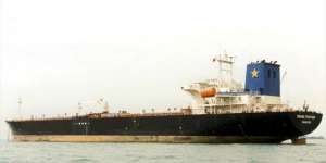 Detik-detik Kapal Tanker Indonesia Tabrakan di Singapura