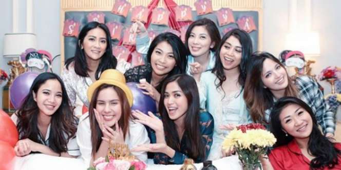 Gaya Busana Piama Girls Squad Malah Panen Pujian