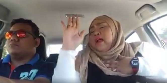 Joget Centil di Mobil, Wanita Ini Curi Perhatian Warganet