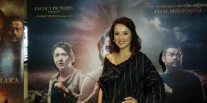 Julie Estelle Dipelototin Ditanya Resepsi Laudya Cynthia Bella