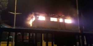 Mencekam! Ponpes Terbakar, Santri Berjatuhan dari Lantai 2