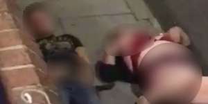 Sepasang Kekasih Mesum di Trotoar, Astaga yang Terjadi...