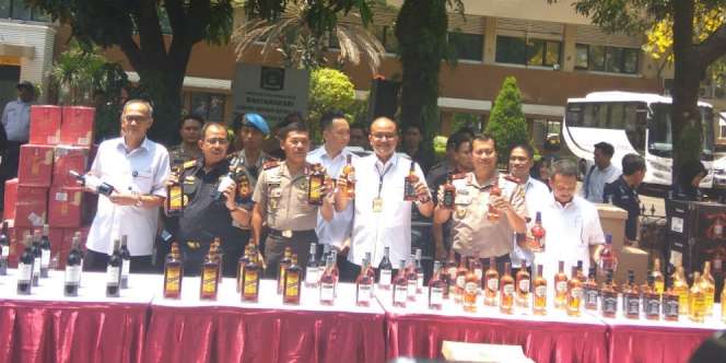 Naudzubillah! 5 Kontainer Miras Bernilai Rp80 M Masuk ke RI