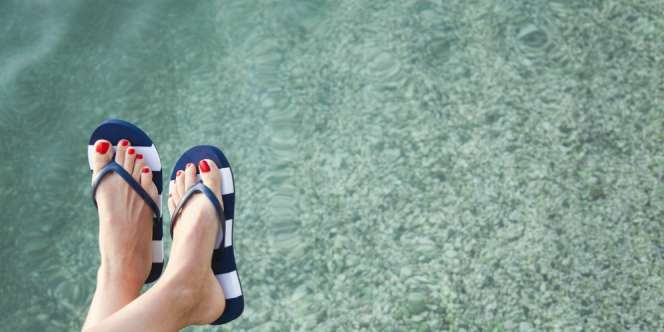 Naik Kelas, Sandal Jepit Melantai di Runway NYFW 2018