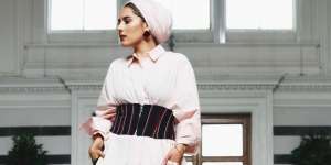 Inspirasi Hijab Turban Feminin Dina Torkia
