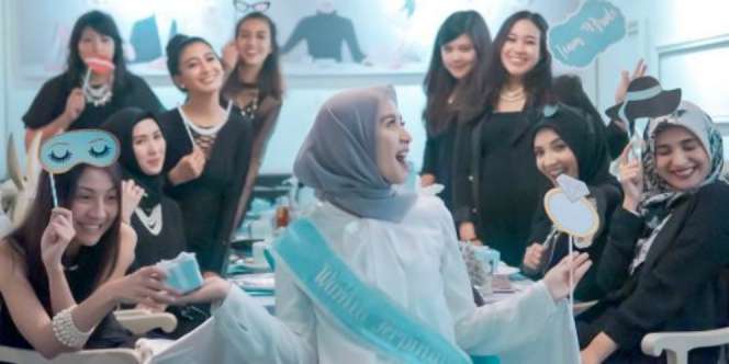 Keseruan `Bridal Shower` Selebritis Bareng Sahabat