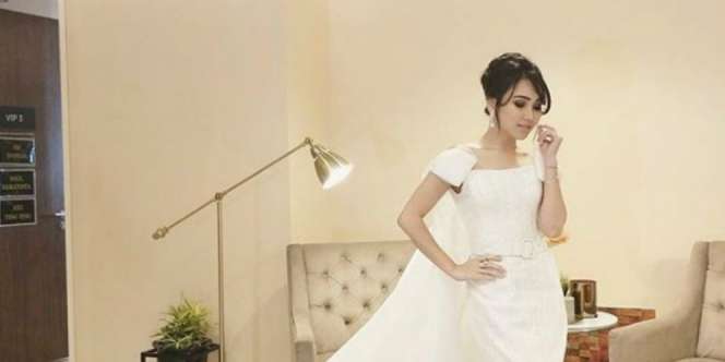 Baju Rancangan yang Dipakai Ayu Dikritik Haters, Igun Gerah