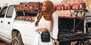 Summer Albarcha: 7 Tren Tas Favorit di Musim Panas