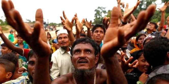 Barikade Massa Cegat Bantuan untuk Rohingya
