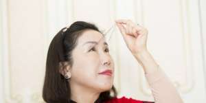 Sampai Dagu, You Jianxi Miliki Bulu Mata Terpanjang di Dunia