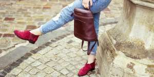 Ingin Sepatu Suede Kamu Awet? Begini Cara Merawatnya