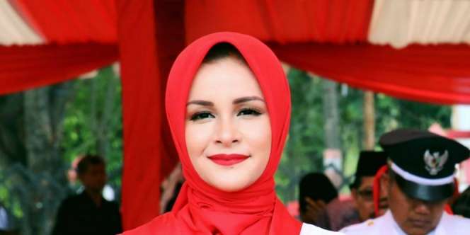 3 Gaya Hijab Berbeda ala Istri Bupati Gowa, Cantik Semua!